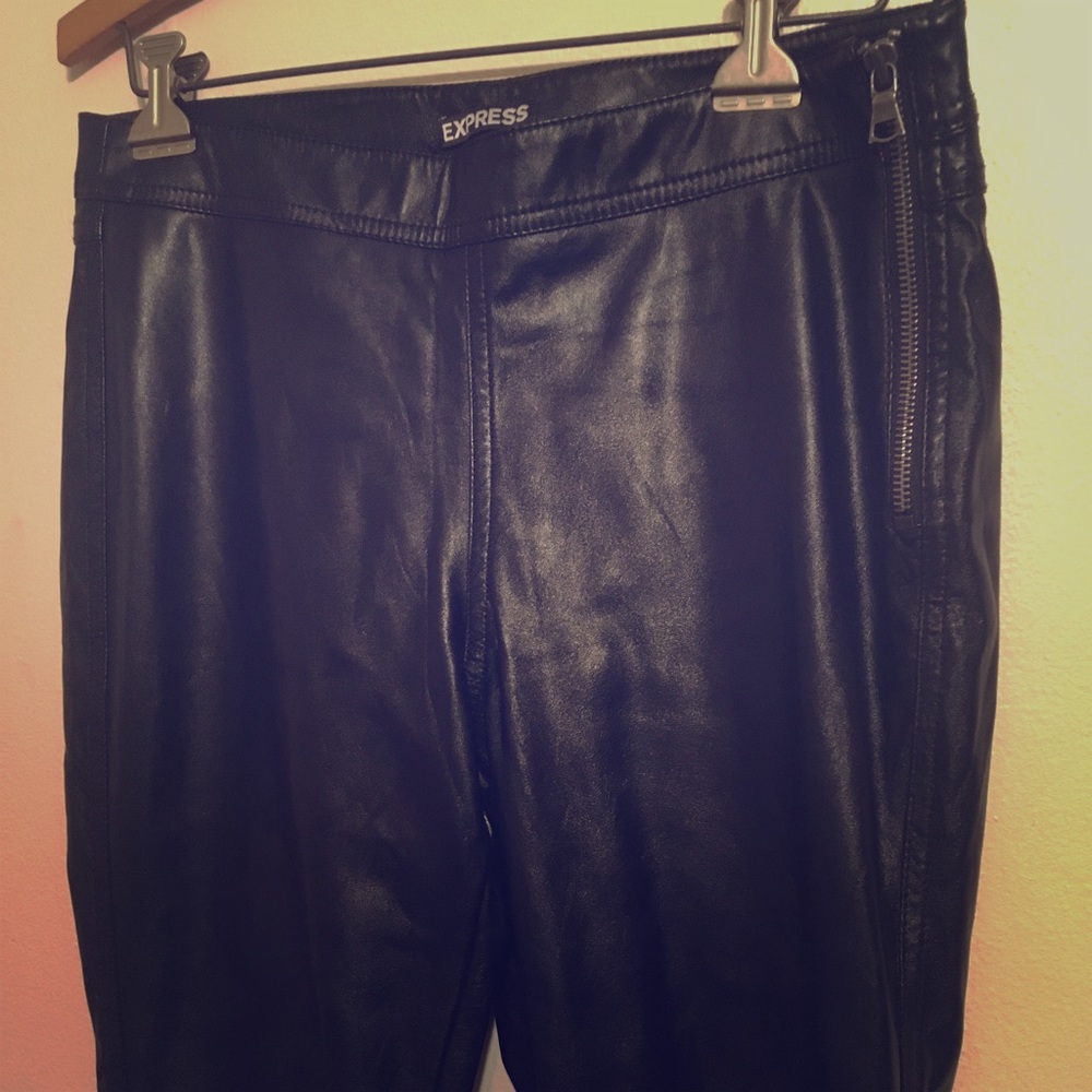 EXPRESS fake leather pants!